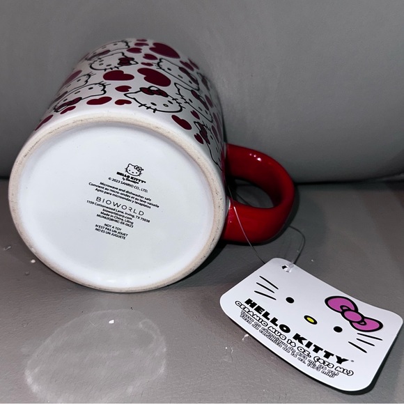 Bioworld Hello Kitty Ceramic Mug (Hello Kitty faces with red hearts) - Picture 4 of 4